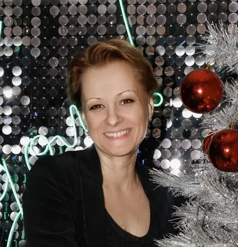 Елена Окладникова