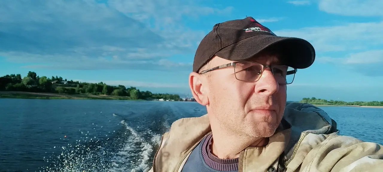 13.07.2026. Утро. Погнал за сомиком на Волгу.
Ветра практически нет, рыбаков аналогично... Всё же день будний 😁 Только Я и квок...
Глубина 8,5 метров.
Первая поклёвка холостая.. | Сетка — социальная сеть от hh.ru