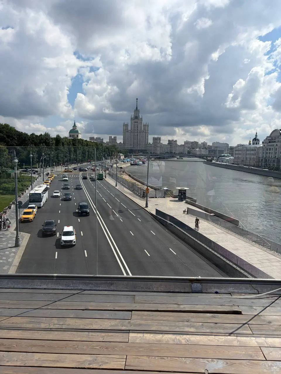 Поняла, что лето пролетает мимо, а за окном одни дожди. Решила устроить детям прогулку в Москве | Сетка — социальная сеть от hh.ru