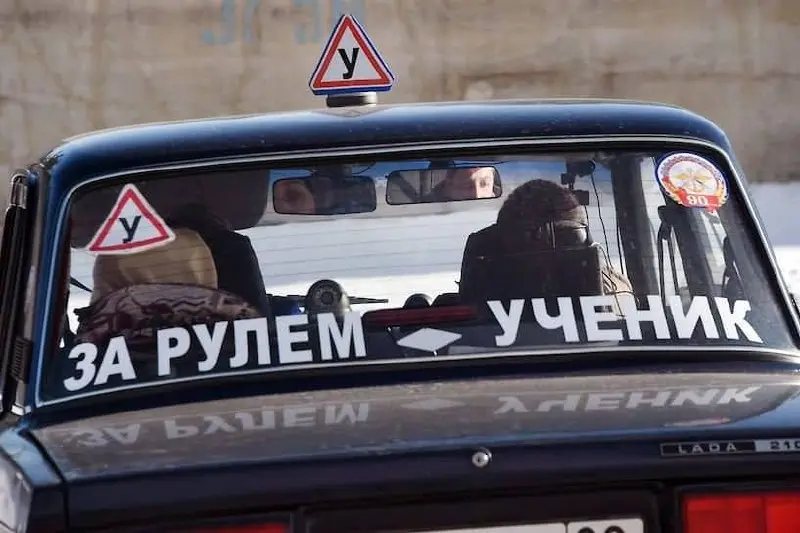 Статистика дня
50% зумеров не планируют учиться вождению.
Столько же считают, что могут счастливо жить, никогда не имея собственного автомобиля | Сетка — социальная сеть от hh.ru