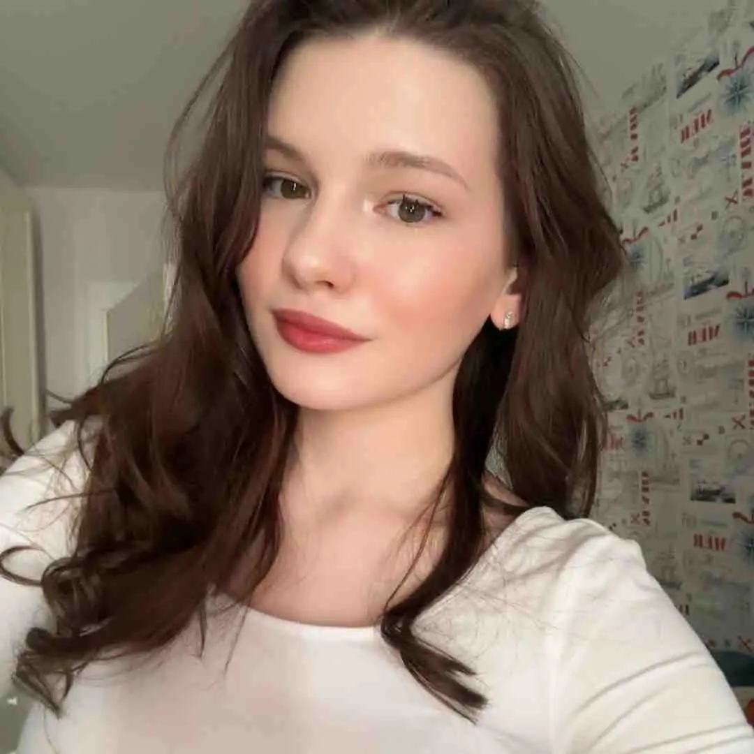 Карина Леонова
