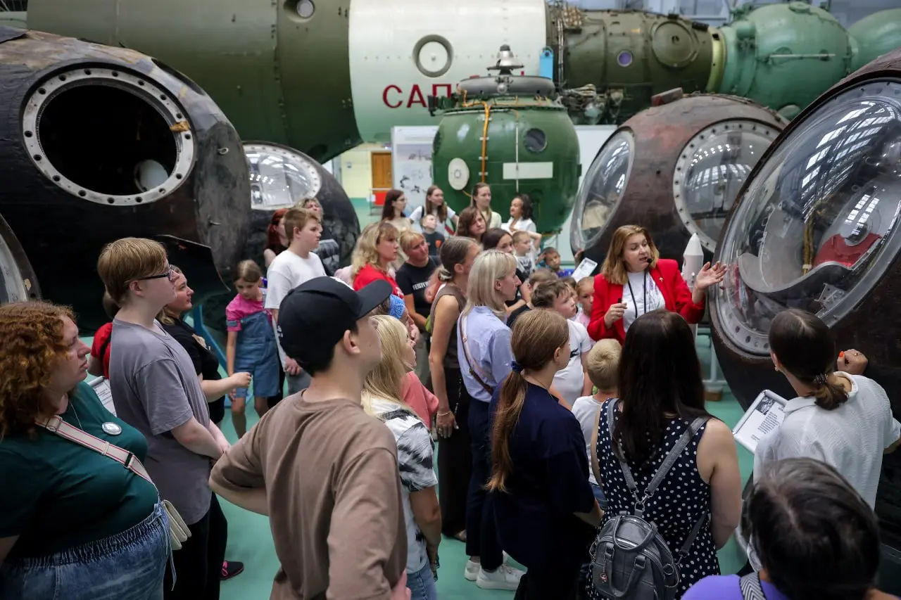 Старт «Союза МС-29»: трансляция на уличных экранах по всей стране и экскурсия в Музей РКК «Энергия»
Медиахолдинг МАЕР и Роскосмос провели прямую трансляцию запуска пилотируемого корабля «Союз МС-29» н... | Сетка — социальная сеть от hh.ru