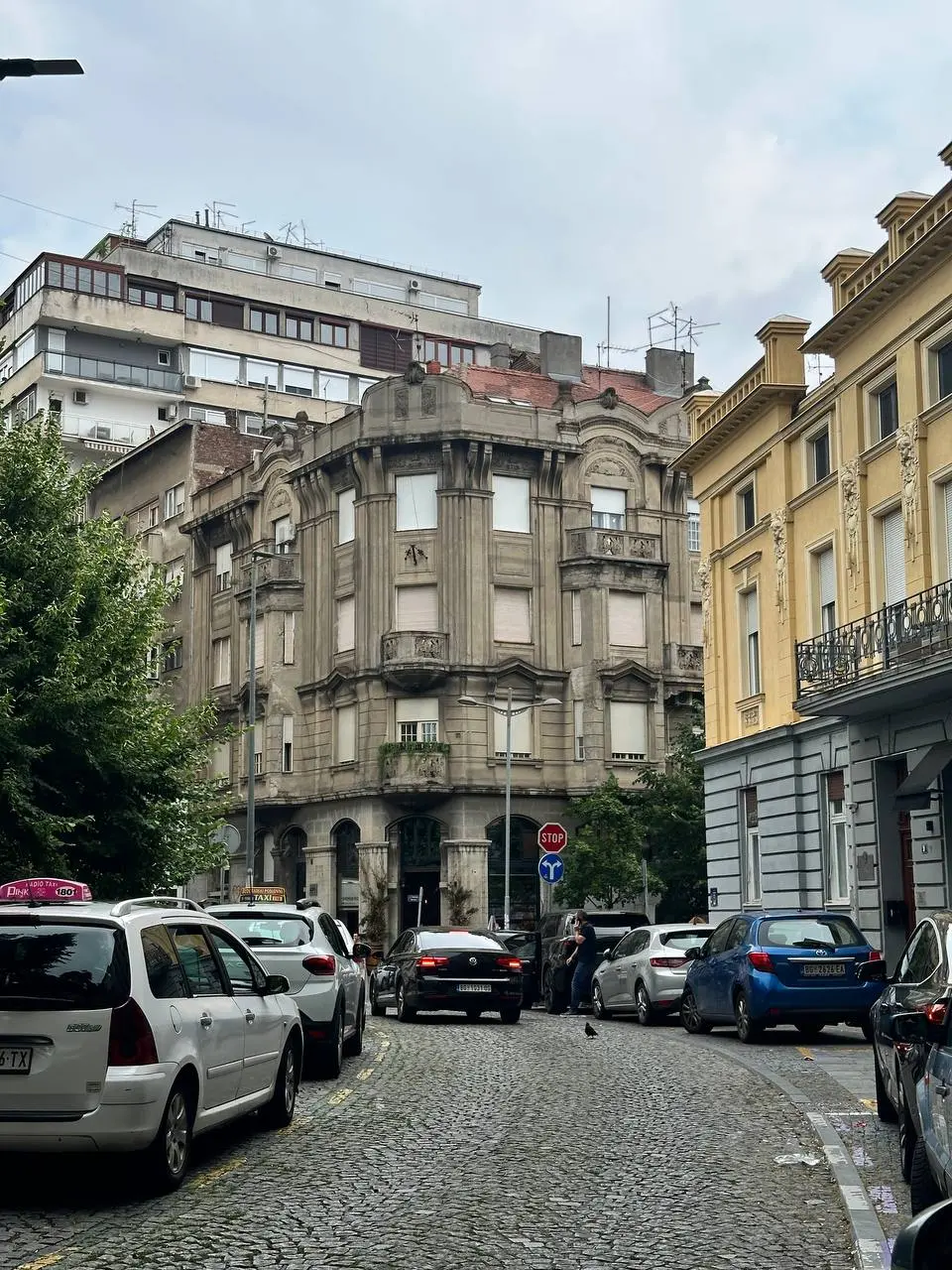 Добар дан, подписчики! 🇷🇸
Канал не заброшен, я была в отпуске, часть которого провела в Сербии, и, конечно же, не могла не посмотреть на страну через призму CX. Делюсь наблюдениями
Плюс-вайб:
1 | Сетка — социальная сеть от hh.ru