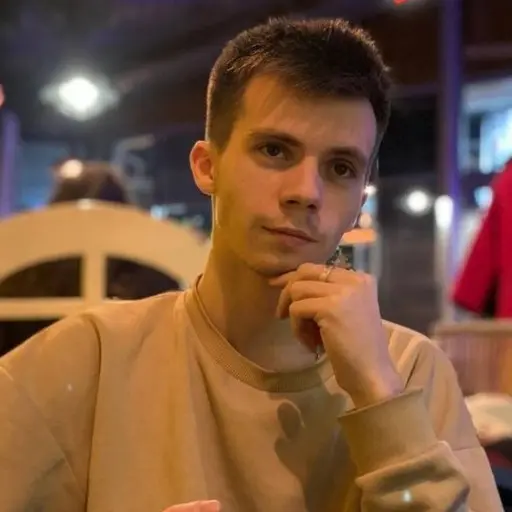 Артём Попов