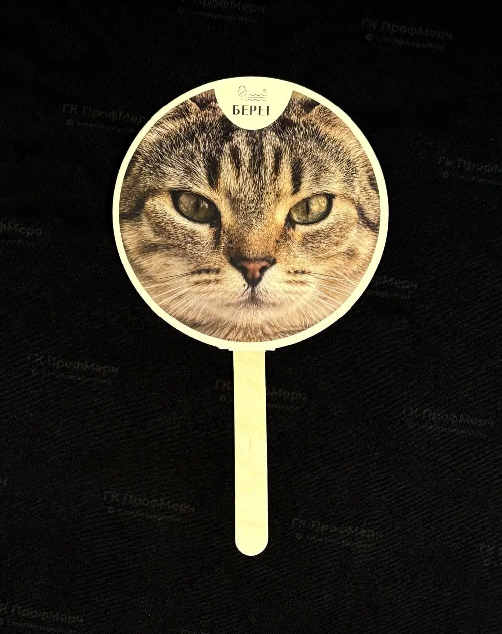 Сделали фирменные вееры для ресторана «Берег» 🐈
В основе — плотный картон 300 г/м² с яркой полноцветной печатью | Сетка — социальная сеть от hh.ru