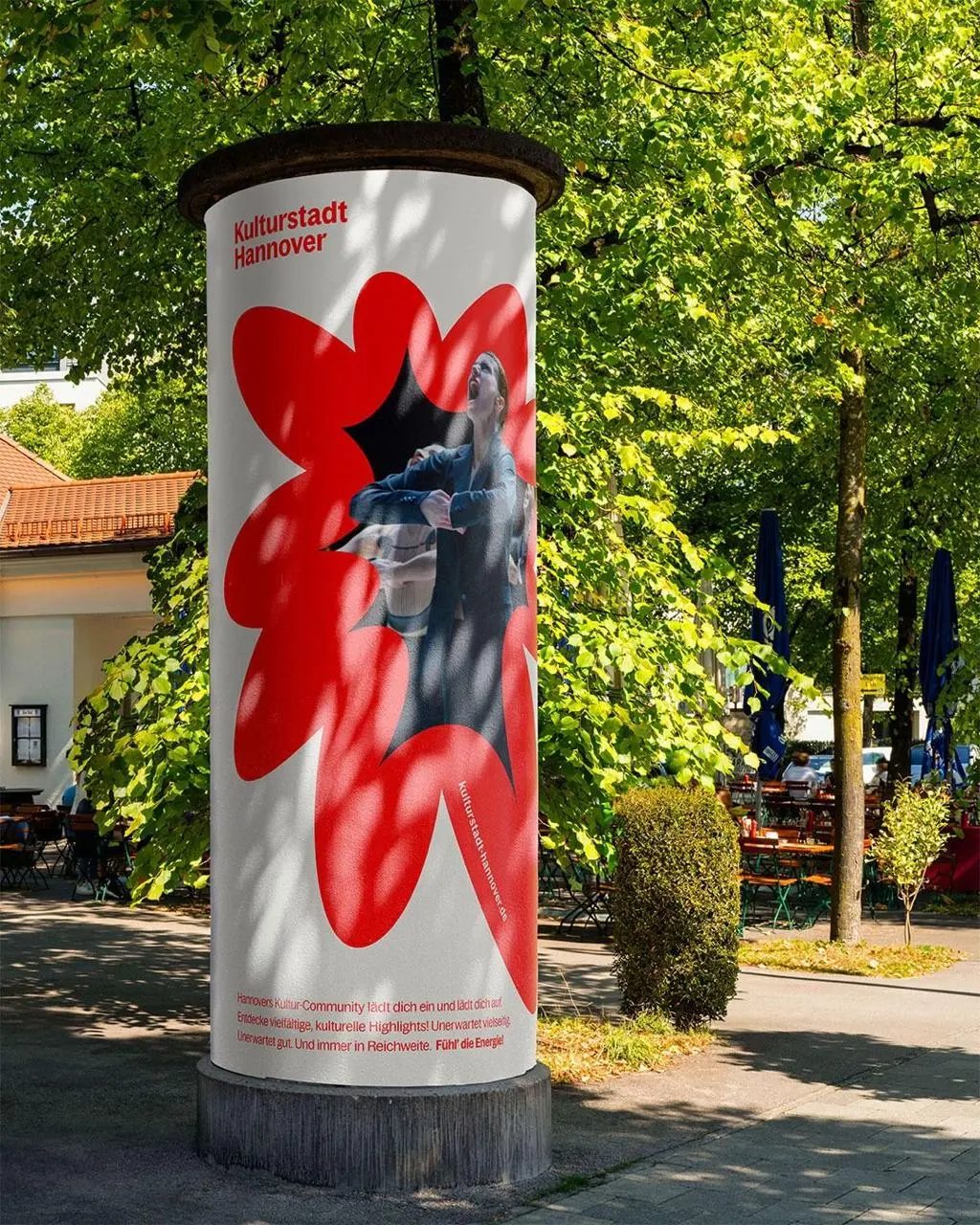 Геморройная айдентика
Kulturstadt Hannover — единый бренд для всей культурной сцены города Ганновер: театров, музеев, фестивалей и независимых площадок.
Ядро айдентки по задумке агентства — знак POW | Сетка — социальная сеть от hh.ru
