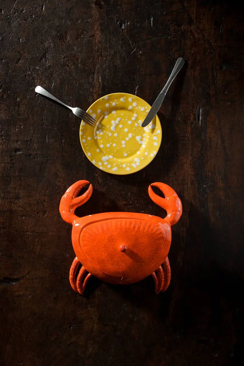Лето можно не только почувствовать, но и сервировать🍋🍊🦀
Rafaela — новая коллекция с сочными оттенками, выразительным декором и атмосферой средиземноморского побережья.
Ждём вас в шоурумах Roomers | Сетка — социальная сеть от hh.ru