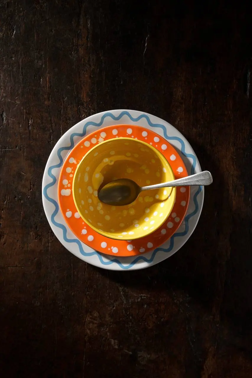 Лето можно не только почувствовать, но и сервировать🍋🍊🦀
Rafaela — новая коллекция с сочными оттенками, выразительным декором и атмосферой средиземноморского побережья.
Ждём вас в шоурумах Roomers | Сетка — социальная сеть от hh.ru