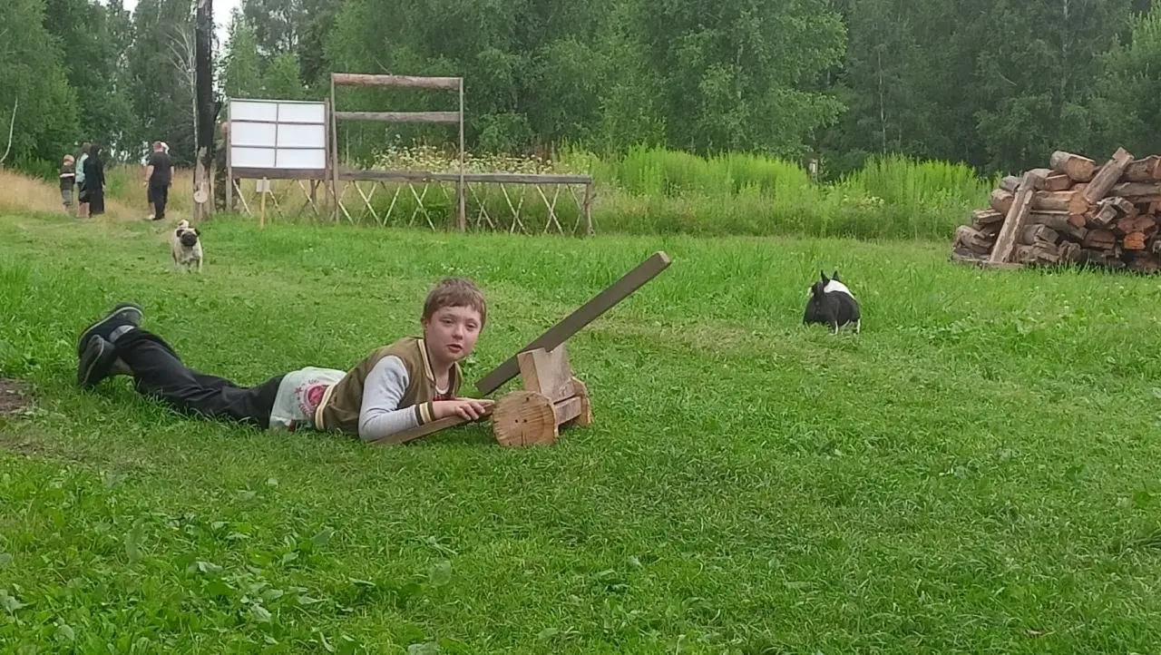 ВСТРЕЧАЙТЕ ГЛАВНОГО ИНЖЕНЕРА И КУРЬЕРА ЭКСПЕДИЦИИ! (Ему 10 лет, и он уже делает пулемёты) 🔧🔫
Друзья, вы думали, главные герои нашего лагеря — это мы, взрослые дяди и тёти с лопатами и мастерками? Как ... | Сетка — социальная сеть от hh.ru