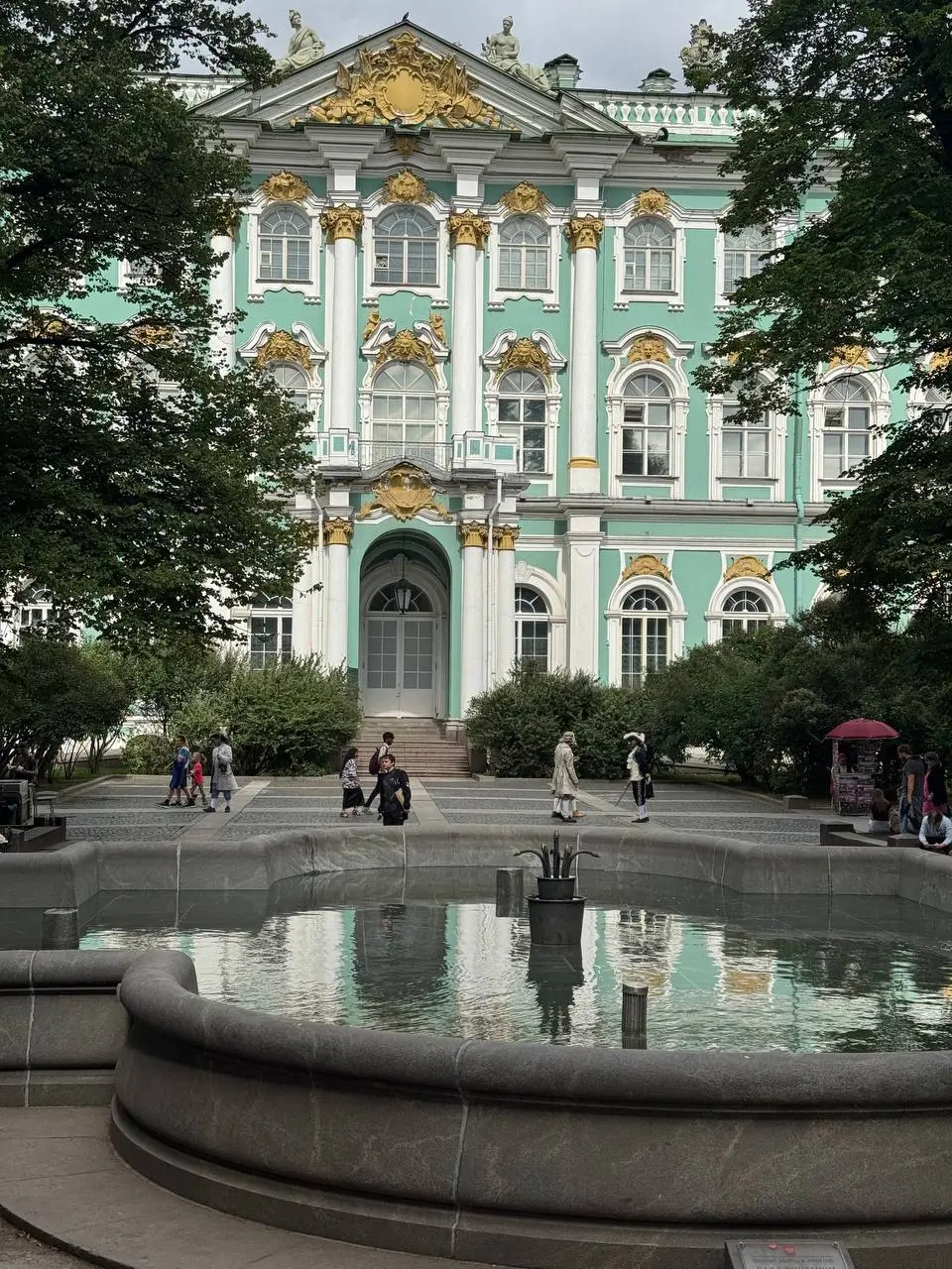 🏛️ Вернулся из Петербурга, делюсь впечатлениями.
Друзья, только что приехал из Санкт-Петербурга. И до сих пор под впечатлением. Казалось бы, бывал там не раз, а каждый раз — как впервые | Сетка — социальная сеть от hh.ru