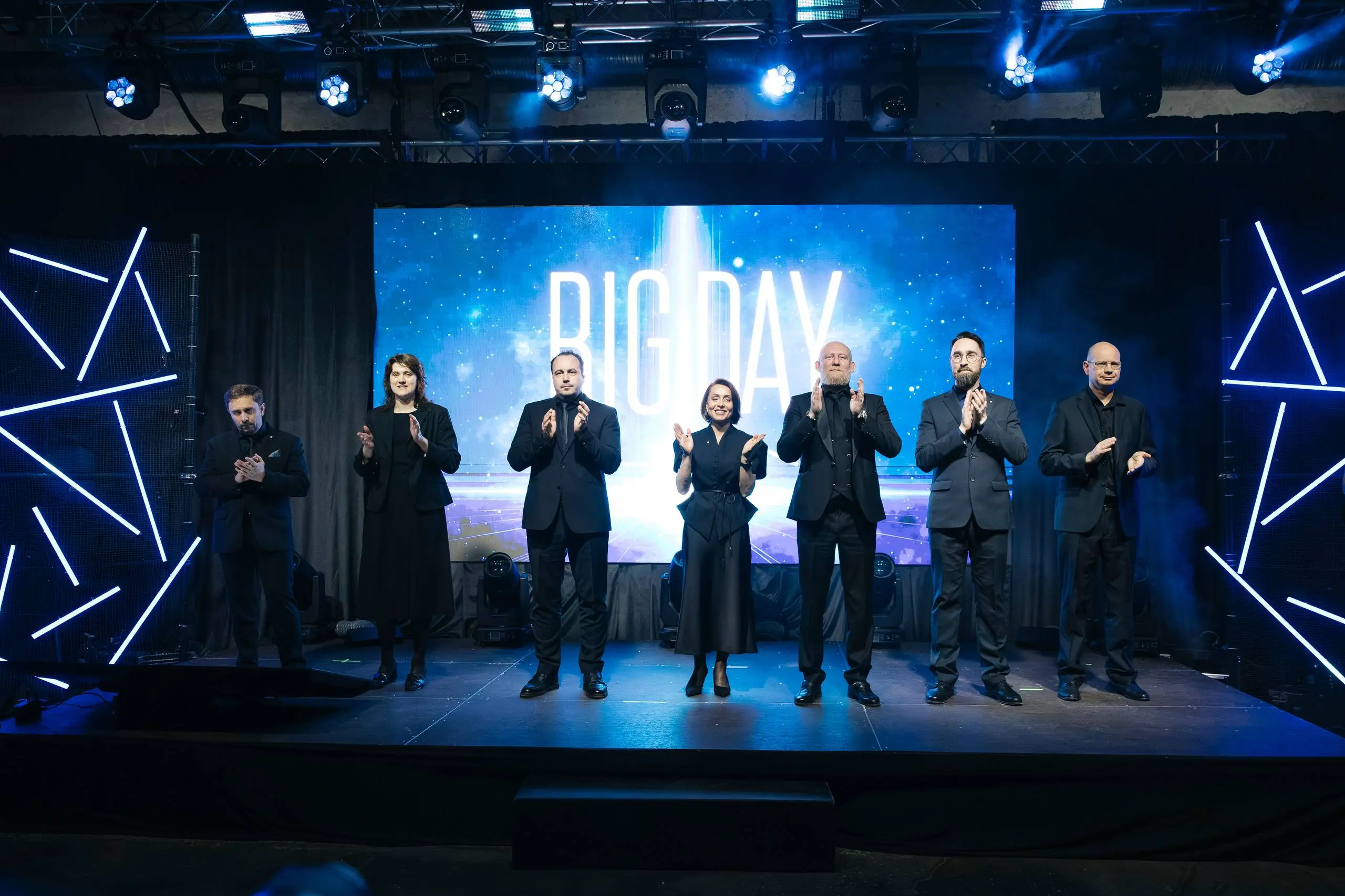 BIG DAY LUMEN / серия 04
Самара: как спикер появляется из света
Одна из главных фишек BIG DAY LUMEN - выход спикеров на деловой части | Сетка — социальная сеть от hh.ru