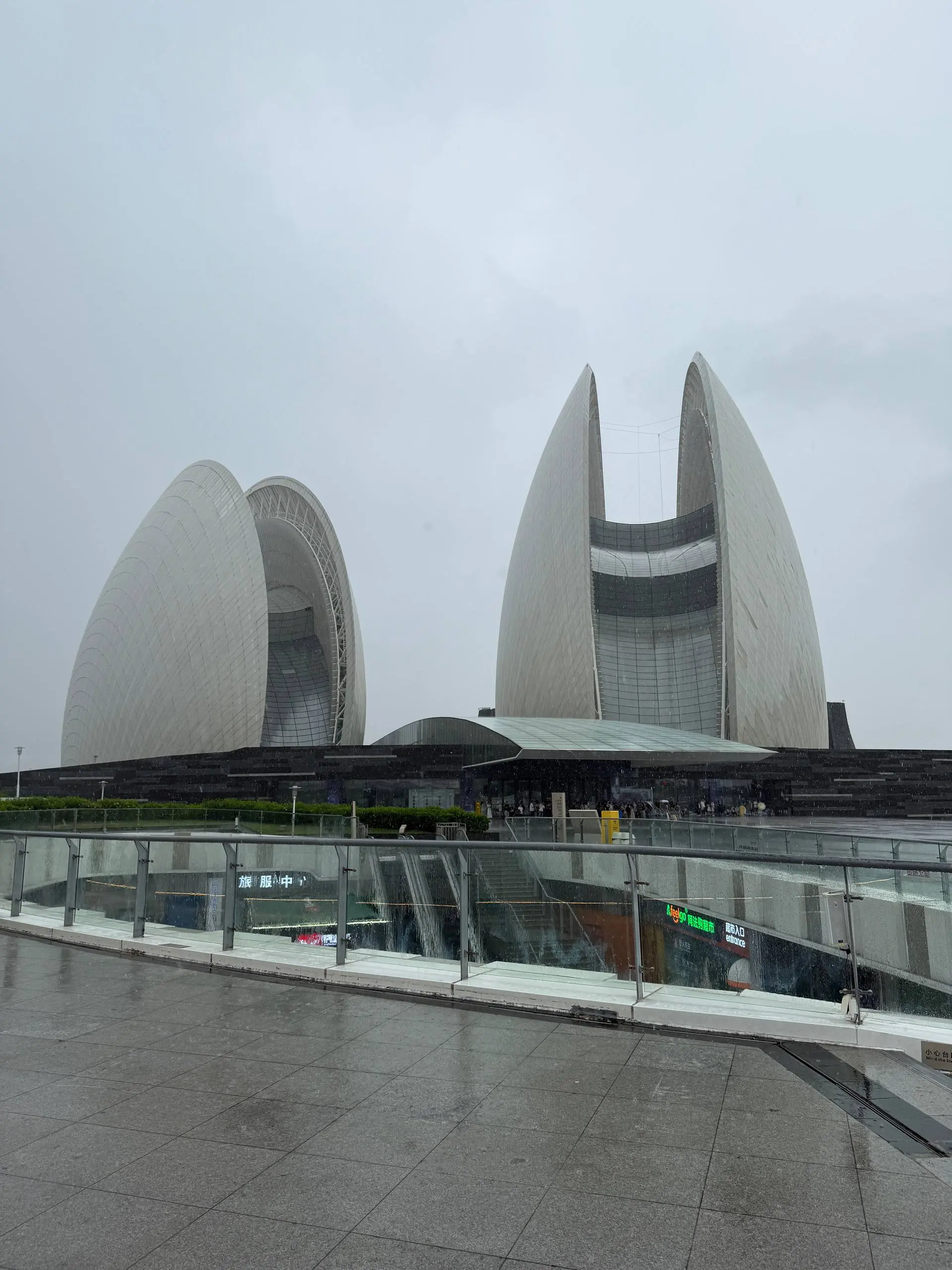#полезно@tkachfinance
Коллеги, приветствую! 🤝
Кампус Bay Area International Business School (BIBS), Beijing Normal University расположен в городе Чжухай | Сетка — социальная сеть от hh.ru