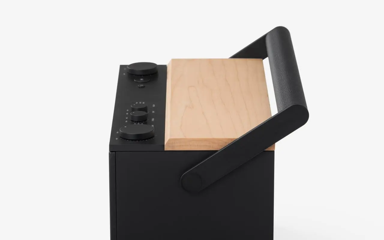 Колонка Fender ELIE  | Designer: Ponti Design Studio
Andrea Ponti переосмыслил наследие Fender через современный минимализм и ретро-эстетику | Сетка — социальная сеть от hh.ru