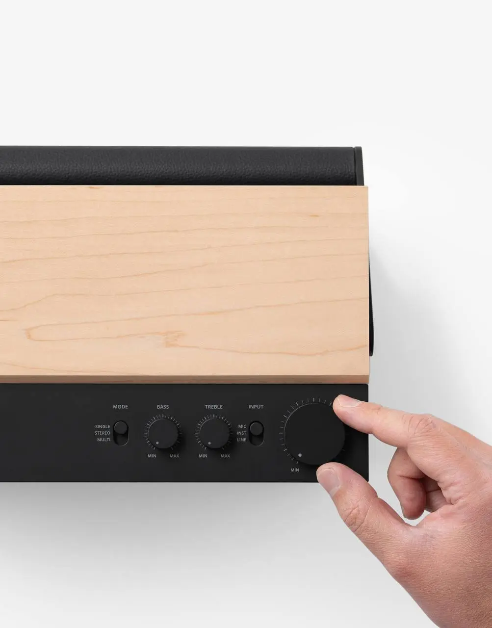 Колонка Fender ELIE  | Designer: Ponti Design Studio
Andrea Ponti переосмыслил наследие Fender через современный минимализм и ретро-эстетику | Сетка — социальная сеть от hh.ru