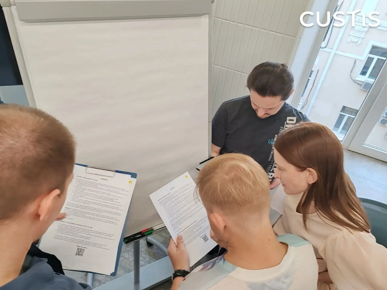Встреча Analyst Club в офисе CUSTIS ⚙️
Вчера в офисе CUSTIS снова встретились участники сообщества Analyst Club — на этот раз, чтобы разобраться, как генерировать и приоритизировать продуктовые гипоте... | Сетка — социальная сеть от hh.ru