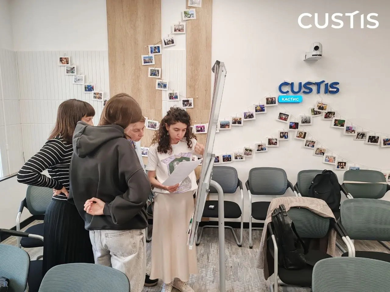 Встреча Analyst Club в офисе CUSTIS ⚙️
Вчера в офисе CUSTIS снова встретились участники сообщества Analyst Club — на этот раз, чтобы разобраться, как генерировать и приоритизировать продуктовые гипоте... | Сетка — социальная сеть от hh.ru