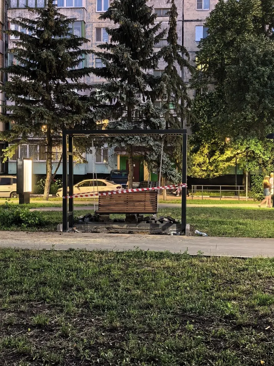 На Аллее Победы уже проводится реконструкция качель | Сетка — социальная сеть от hh.ru