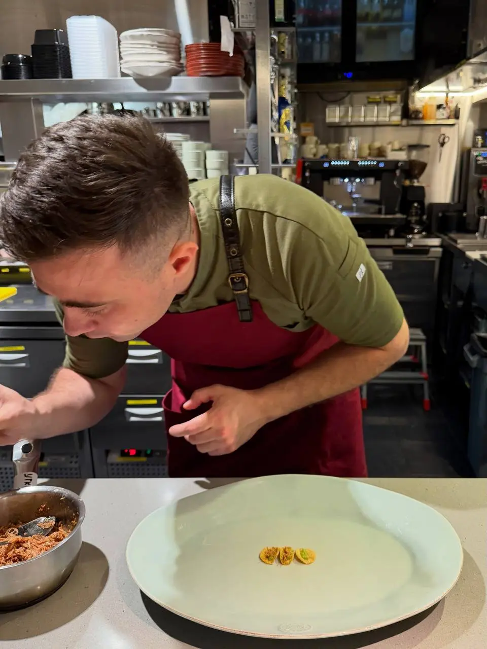 Эксперимент от Sangre Fresca 🌮
Когда тако уменьшилось, а аппетит — нет😋
Подача — на посуде Roomers.
roomerspro.com | Сетка — социальная сеть от hh.ru