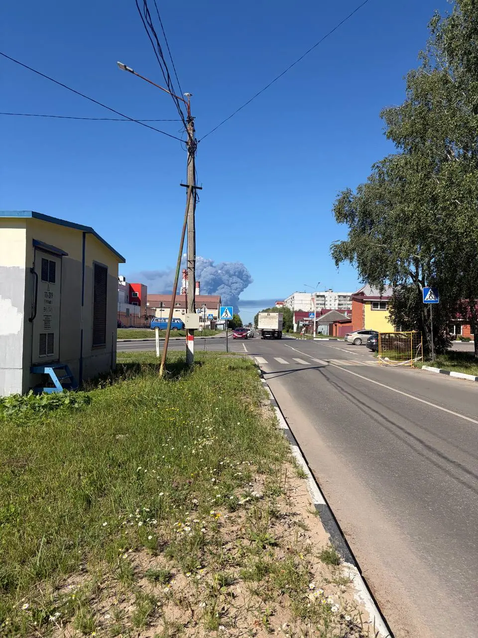 Сегодня проснулась с новостью, что горит склад Валдберис. Это соседний город Электросталь и там был большой склад. Мама ходила туда работать.
Самое главное в это время, её там не было | Сетка — социальная сеть от hh.ru