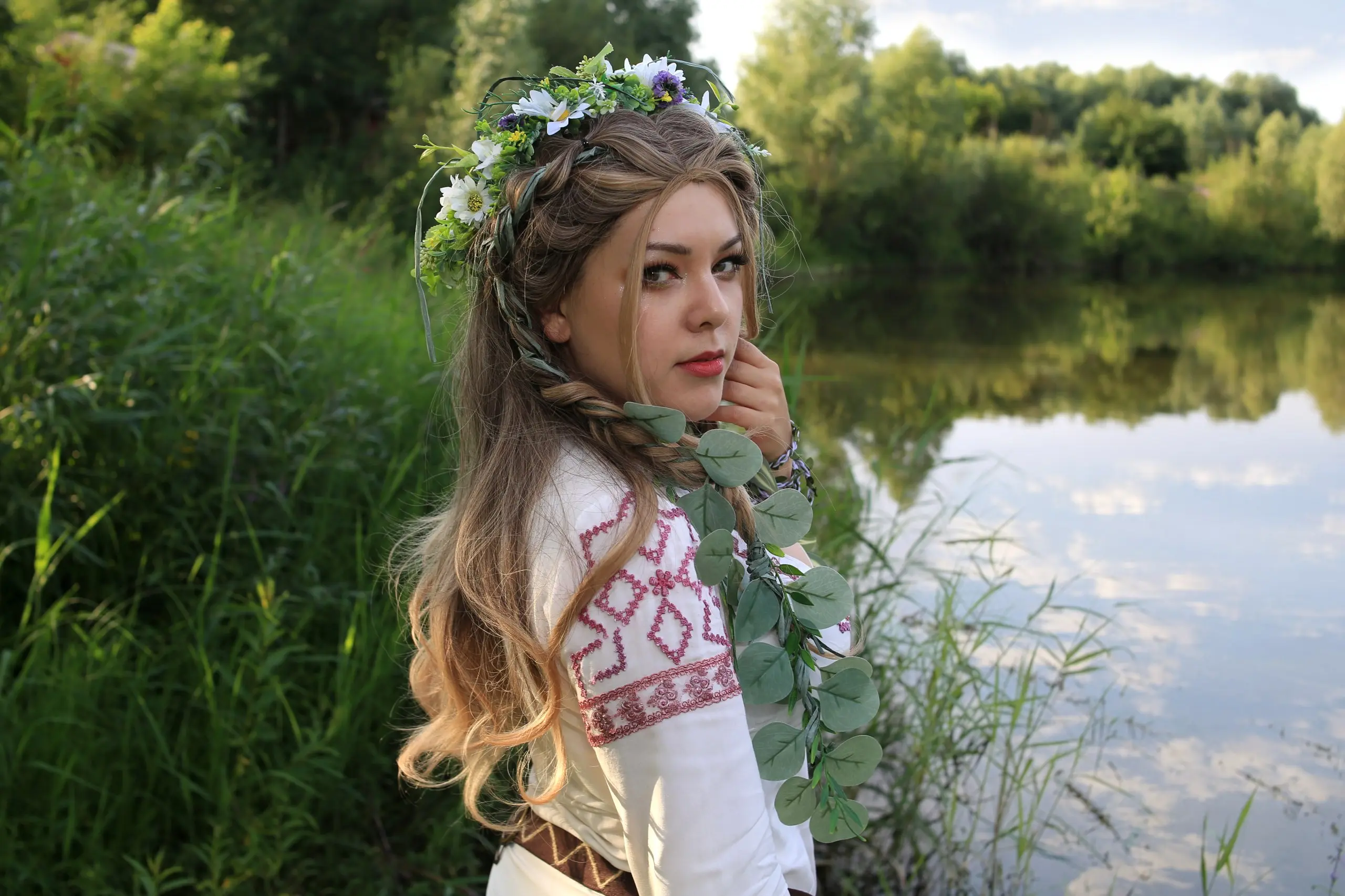 Красоту летнюю да яркую вам принесла - с @zozacos снова творили сказку.
Планировали несколько кадров в воде, но спуск оказался илистым и грязным, поэтому, все у берега гуляли, но все равно красиво мне | Сетка — социальная сеть от hh.ru