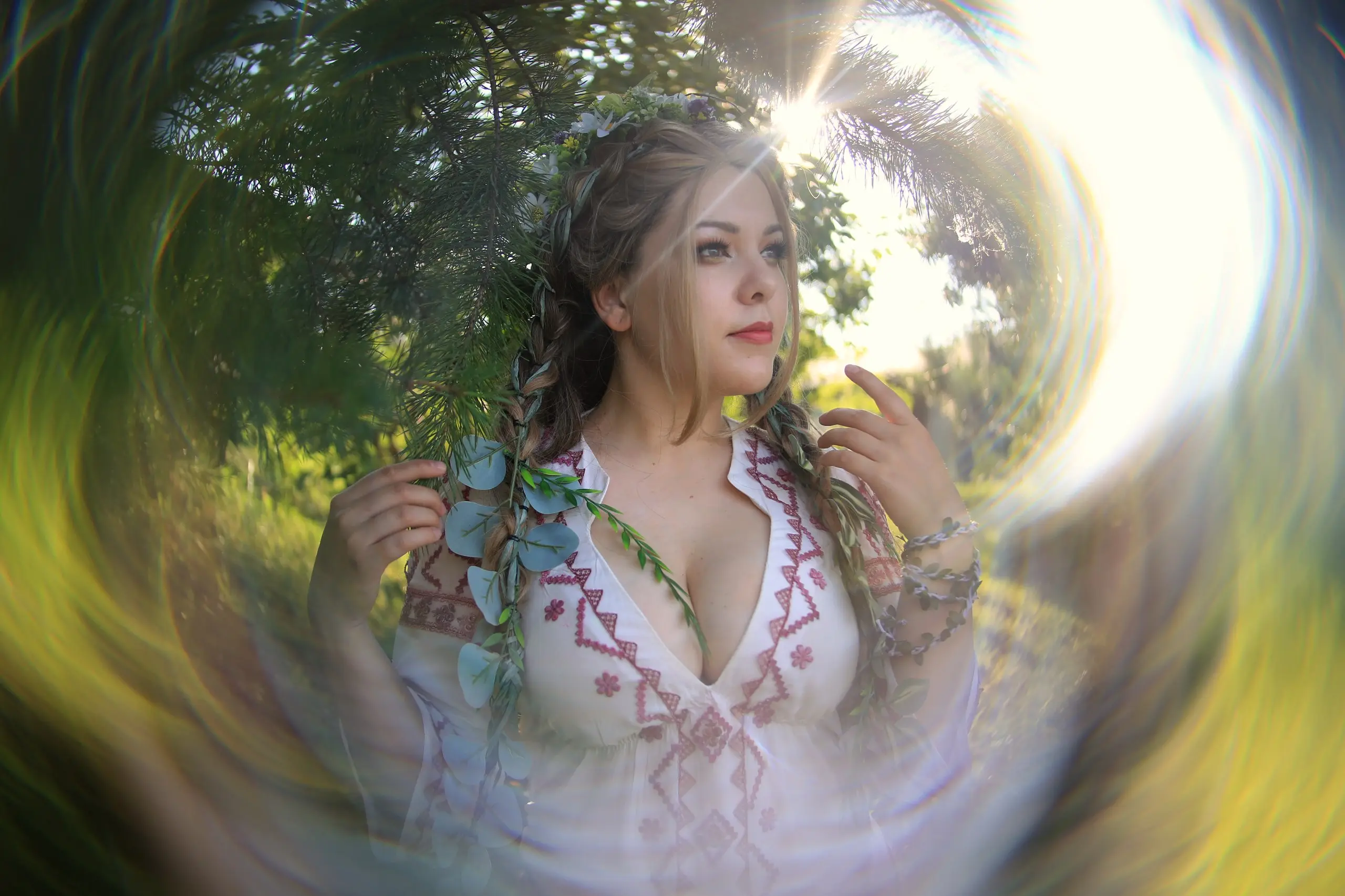 Красоту летнюю да яркую вам принесла - с @zozacos снова творили сказку.
Планировали несколько кадров в воде, но спуск оказался илистым и грязным, поэтому, все у берега гуляли, но все равно красиво мне | Сетка — социальная сеть от hh.ru