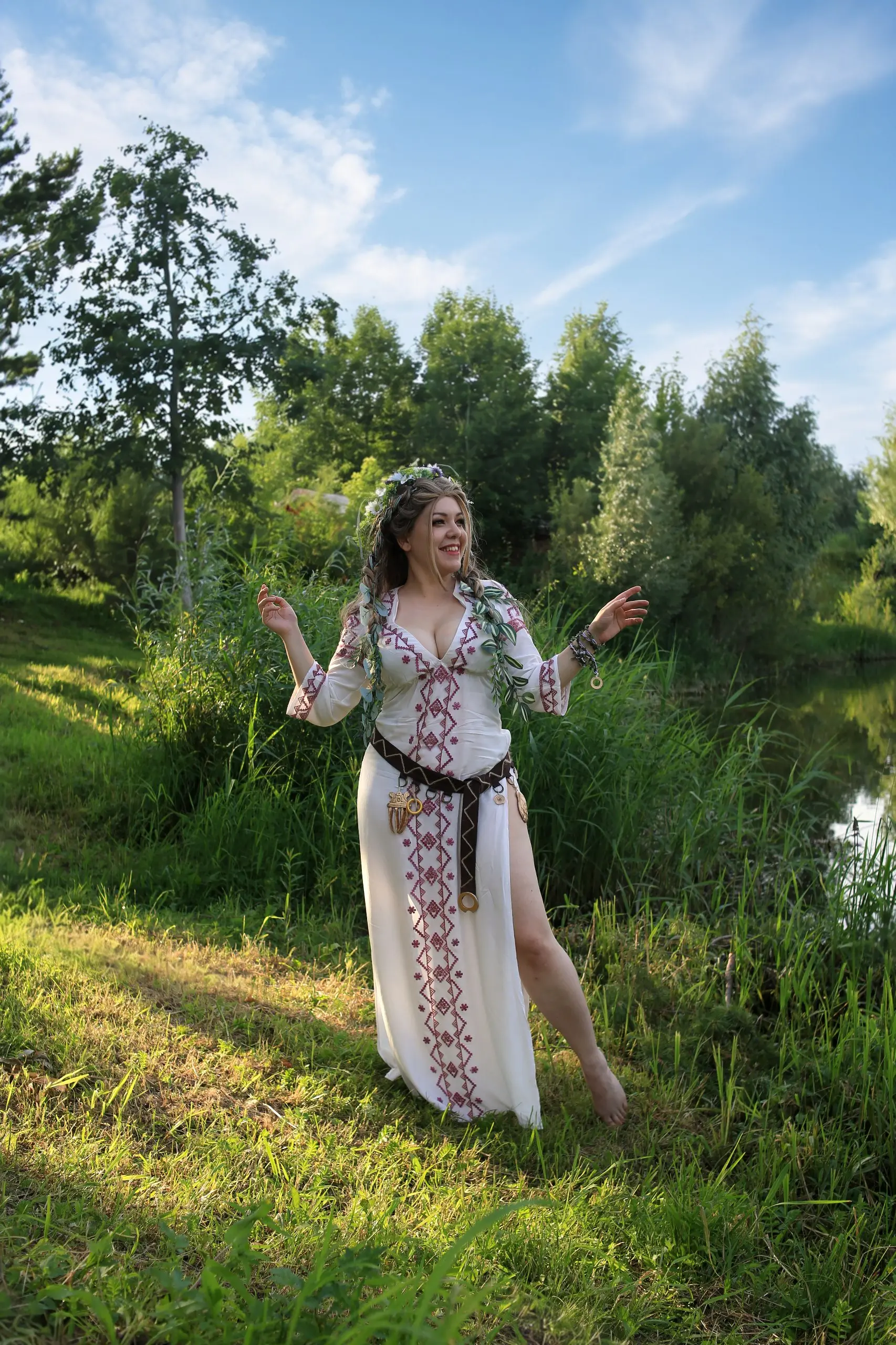 Красоту летнюю да яркую вам принесла - с @zozacos снова творили сказку.
Планировали несколько кадров в воде, но спуск оказался илистым и грязным, поэтому, все у берега гуляли, но все равно красиво мне | Сетка — социальная сеть от hh.ru
