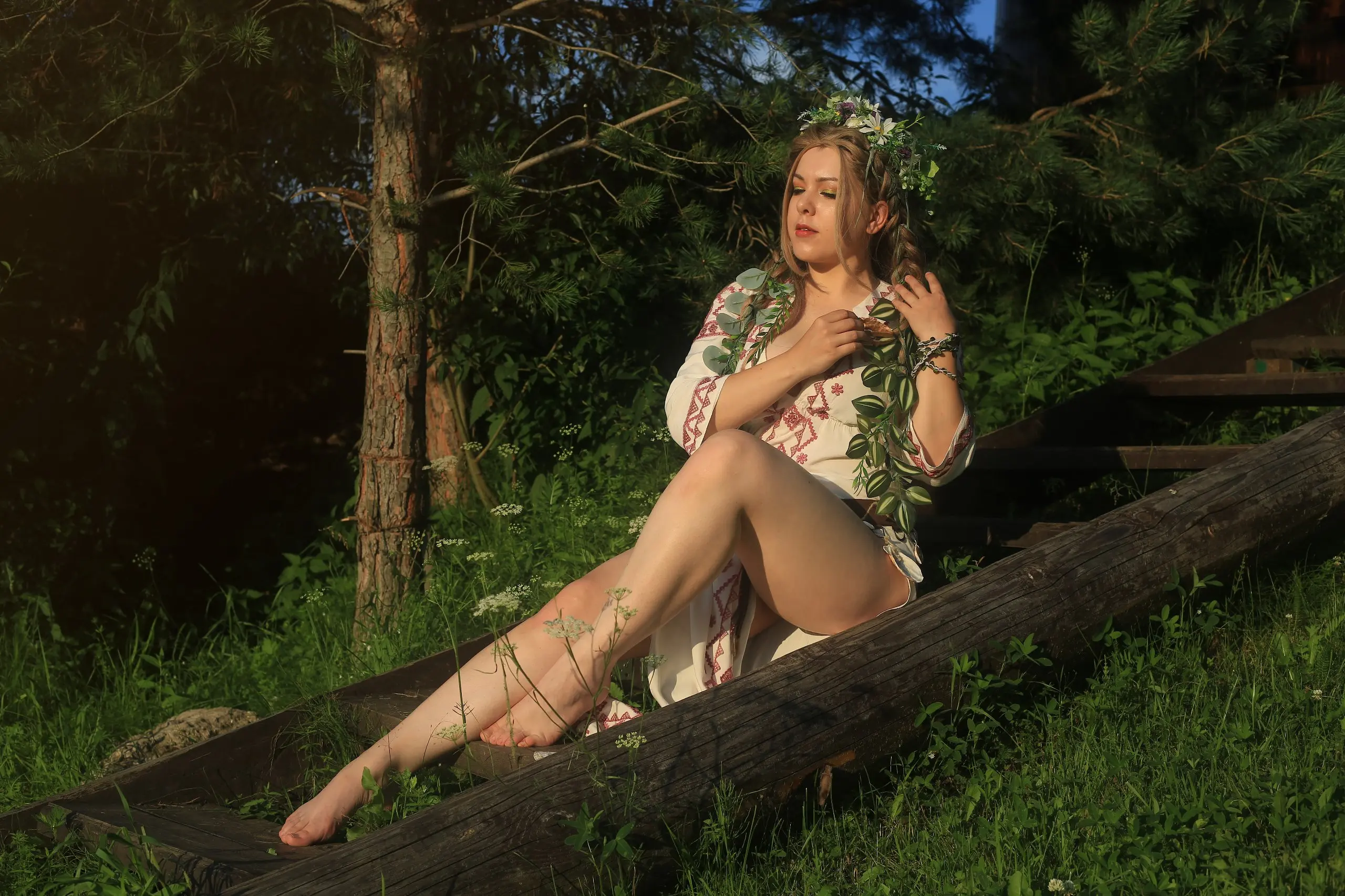 Красоту летнюю да яркую вам принесла - с @zozacos снова творили сказку.
Планировали несколько кадров в воде, но спуск оказался илистым и грязным, поэтому, все у берега гуляли, но все равно красиво мне | Сетка — социальная сеть от hh.ru