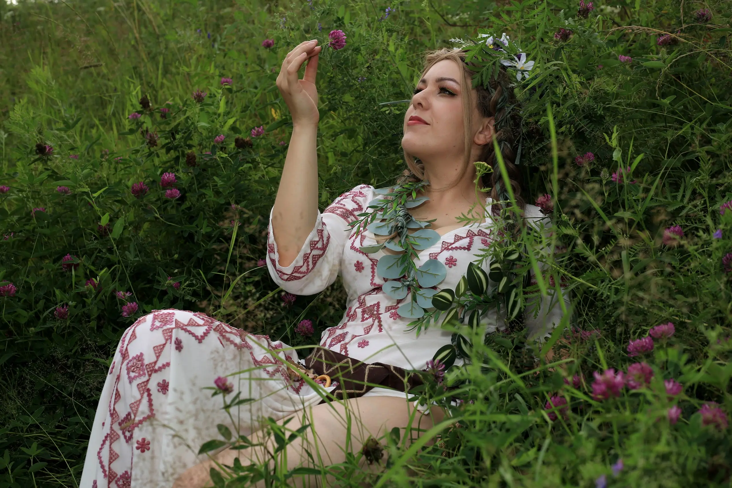 Красоту летнюю да яркую вам принесла - с @zozacos снова творили сказку.
Планировали несколько кадров в воде, но спуск оказался илистым и грязным, поэтому, все у берега гуляли, но все равно красиво мне | Сетка — социальная сеть от hh.ru
