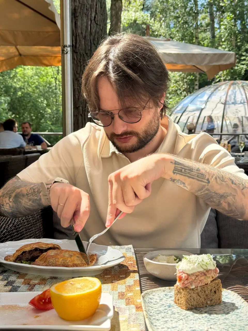 А вы знали, что сегодня - день счастливого человека?😎 Поздравляю!
А я, как и любой здравомыслящий человек очень люблю поесть. Да, можете сказать мне, что это слишком базовые кайфы, но мне все равно | Сетка — социальная сеть от hh.ru