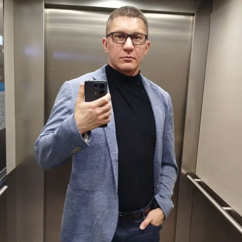 Александр Бобровский