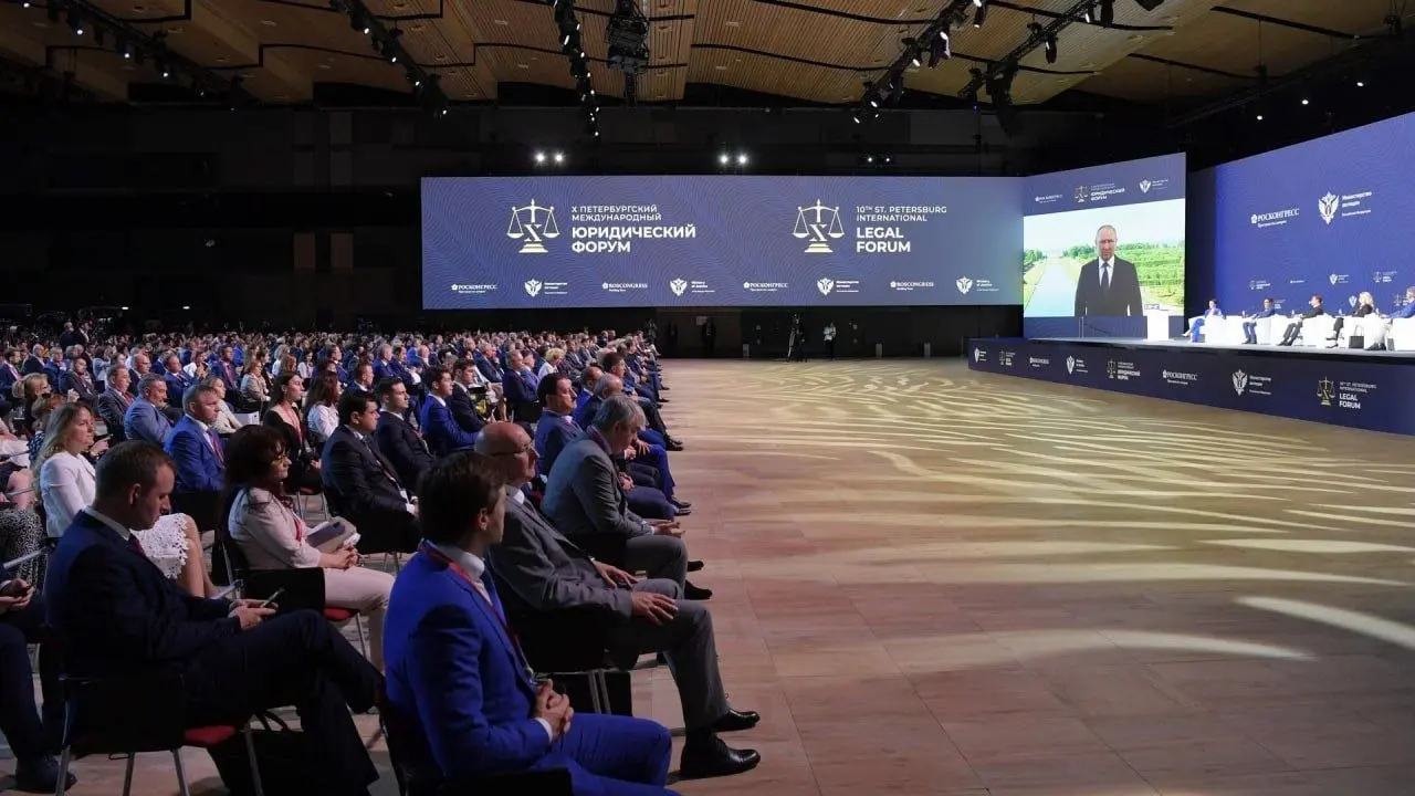ПМЮФ 2026 закончился
После каждого юридического форума начинают разбирать самые громкие цитаты.
А мне всегда интереснее другое: не что сказали, а к чему готовиться правоприменителям | Сетка — социальная сеть от hh.ru
