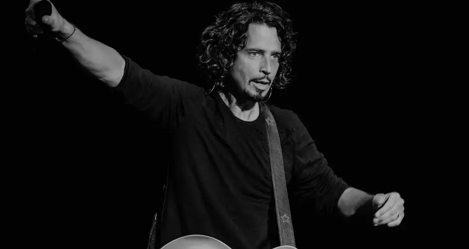 20 июля 1964 года родился Крис Корнелл 🎸🎤
Американский рок-музыкант, фронтмен Soundgarden и Audioslave, автор хитов Black Hole Sun и Like a Stone 🎵 | Сетка — социальная сеть от hh.ru