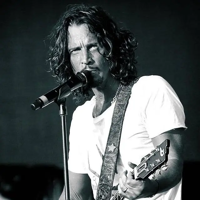 20 июля 1964 года родился Крис Корнелл 🎸🎤
Американский рок-музыкант, фронтмен Soundgarden и Audioslave, автор хитов Black Hole Sun и Like a Stone 🎵 | Сетка — социальная сеть от hh.ru