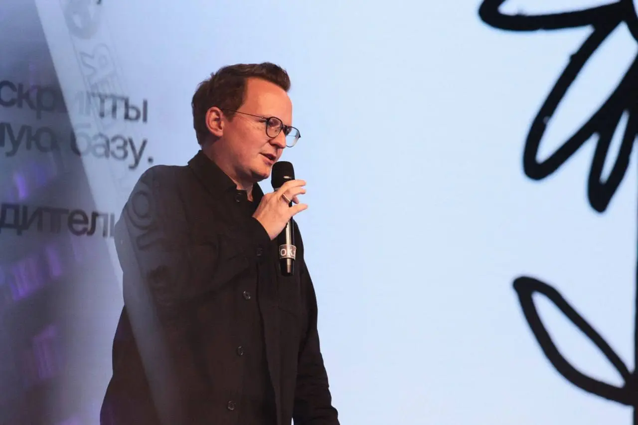 Привет, дружочки! На связи Лена 👋
Редко пишу сюда, но сейчас очень захотелось поделиться свеженькимм крутым кейсом.
Во-первых, потому что мне очень нравится то, что у нас получилось | Сетка — социальная сеть от hh.ru
