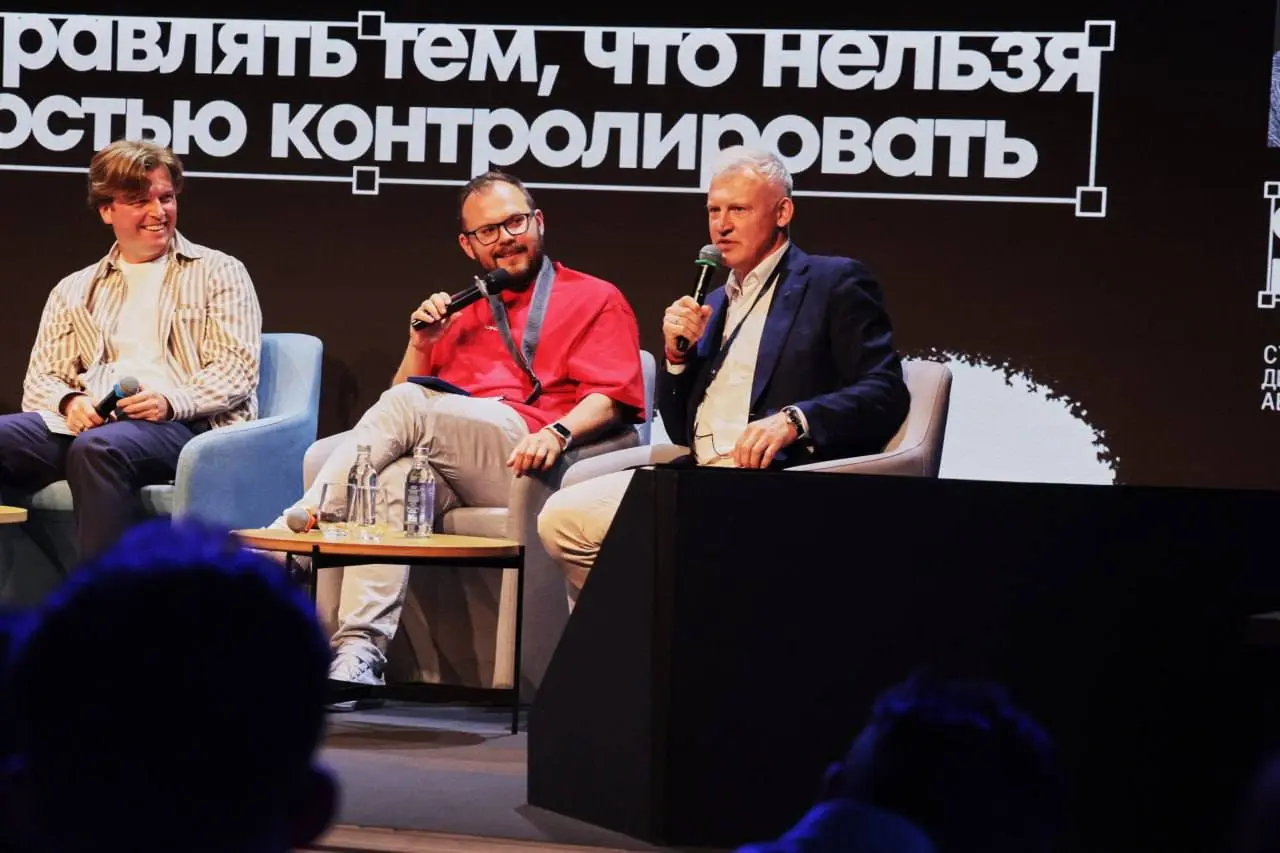 Привет, дружочки! На связи Лена 👋
Редко пишу сюда, но сейчас очень захотелось поделиться свеженькимм крутым кейсом.
Во-первых, потому что мне очень нравится то, что у нас получилось | Сетка — социальная сеть от hh.ru