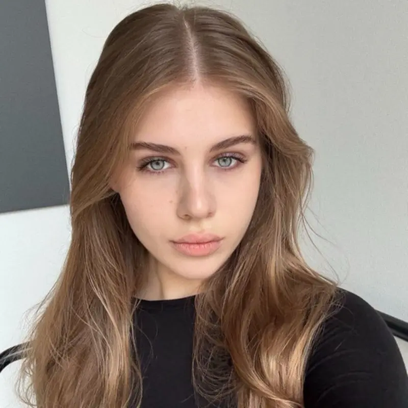 Эвелина Бубнова