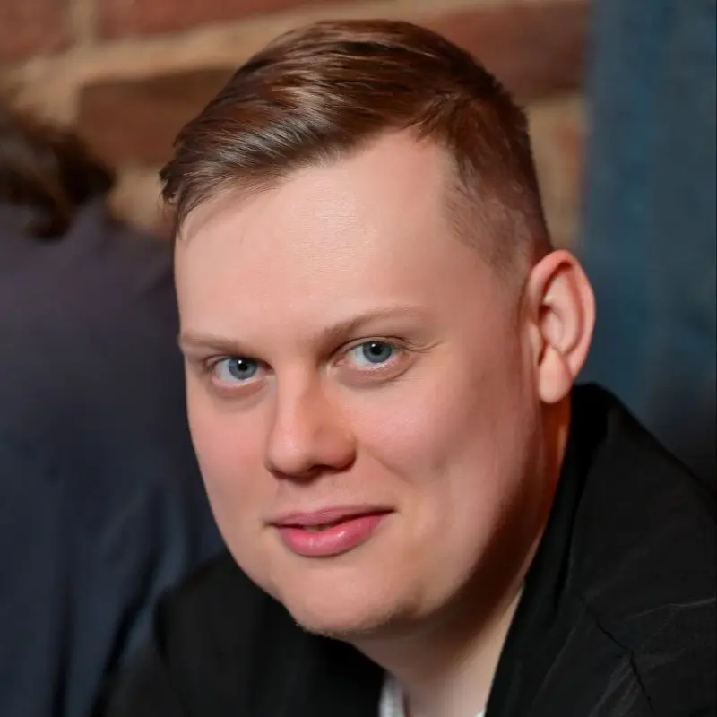 Роман Лайне