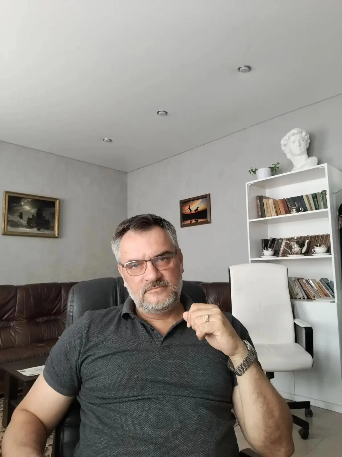 Что часто говорят обо мне клиенты?
Часто, я после работы с клиентами слышу такие фразы: "Ты вселил в меня уверенность в себе", "Меня никто так никогда не поддерживал", "Я не знаю, что ты такое делаешь... | Сетка — социальная сеть от hh.ru