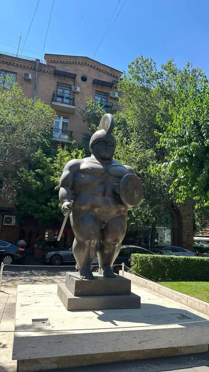 Всем привет из солнечного Еревана 👋🏻
Спамить отпускными фотками и не буду, но по возвращению домой обязательно сделаю пост или подкаст про мои впечатления от города и окрестностей | Сетка — социальная сеть от hh.ru