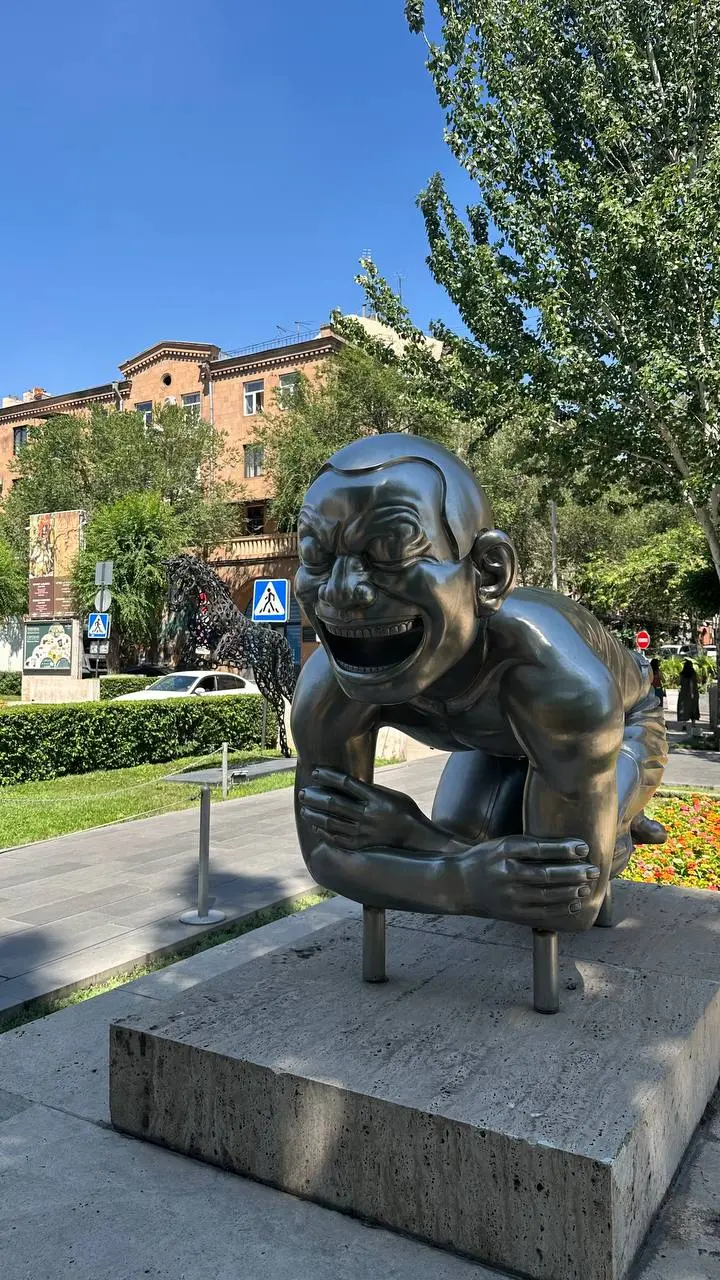 Всем привет из солнечного Еревана 👋🏻
Спамить отпускными фотками и не буду, но по возвращению домой обязательно сделаю пост или подкаст про мои впечатления от города и окрестностей | Сетка — социальная сеть от hh.ru