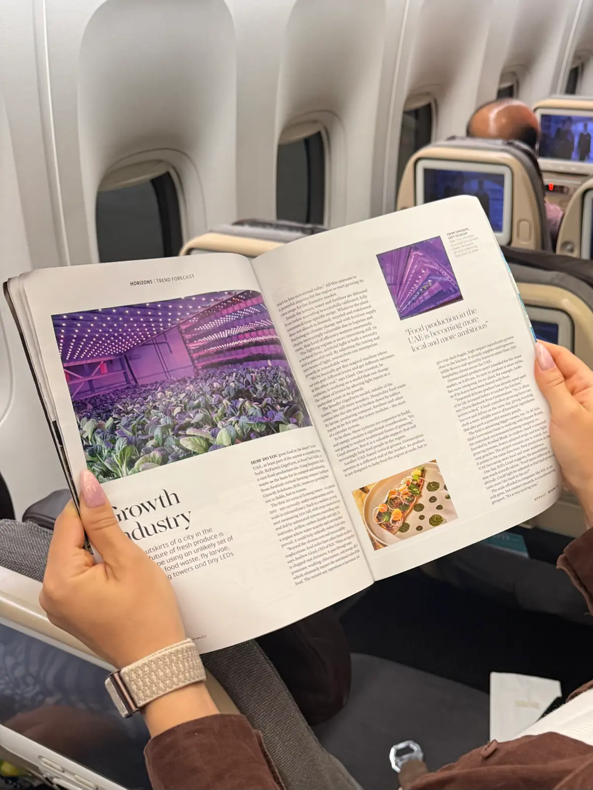 лечу рейсом etihad, открываю бортовой журнал, а там мы 🥹 | Сетка — социальная сеть от hh.ru