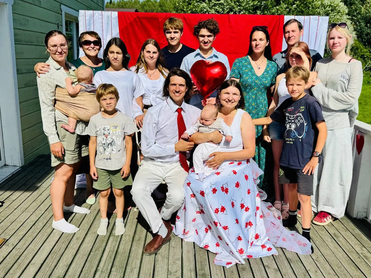 Нам 20 лет❤️‍🔥
И моя дорогая большая семья придумала для нас ПРЕКРАСНЫЙ ПРАЗДНИК👰‍♀️💍🤵‍♂️
У нас вновь состоялась НАСТОЯЩАЯ СВАДЬБА🥂🍾💒
Потрясающая выездная церемония😍 Торжественная речь, музыка, гости,... | Сетка — социальная сеть от hh.ru
