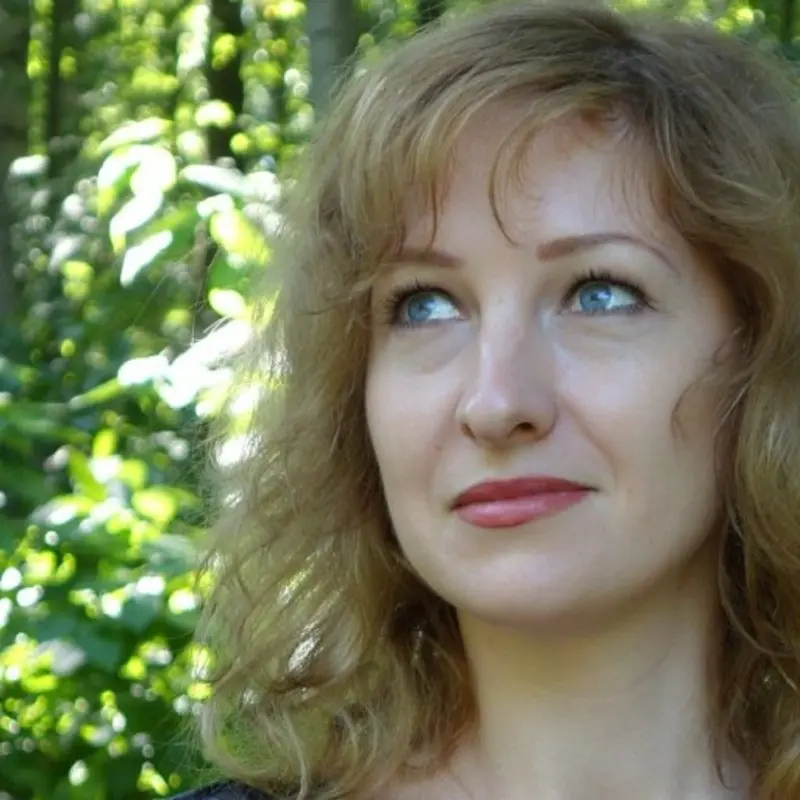 Яна Савинова