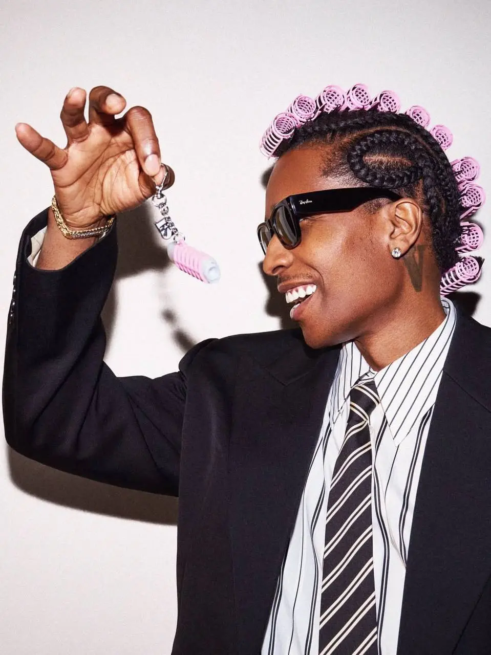 DON’T BE DUMB, USE FENTY SKIN
Когда A$AP Rocky снимает кампанию для бренда Rihanna, получается не просто реклама, а полноценный визуальный стейтмент | Сетка — социальная сеть от hh.ru