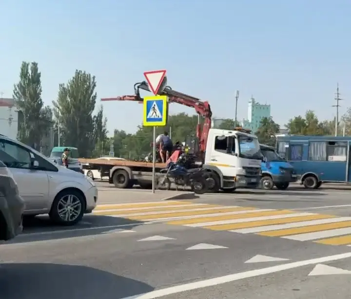 Эвакуируют мотоциклы и питбайки в Донецке на Мотеле | Сетка — социальная сеть от hh.ru
