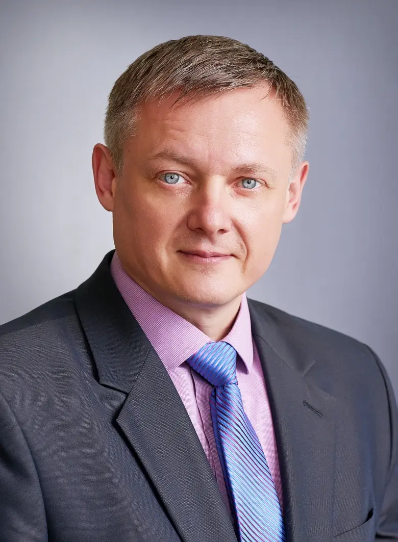 Александр Ефремов