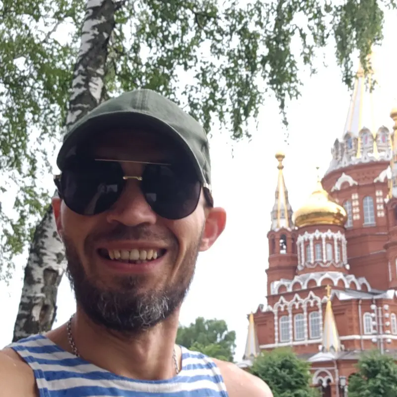 Максим Комаров