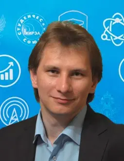 Павел Комаров