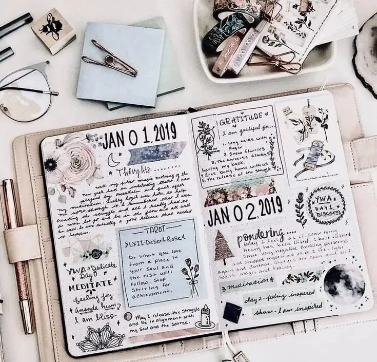 А у вас есть дневник?
💞 Неважно какой и для чего — просто то место, куда можно записать то, что происходило или происходит.
🪶 У меня их, наверное, огромное количество.. | Сетка — социальная сеть от hh.ru