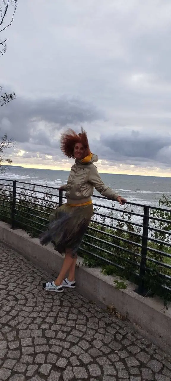 ⏳ Спешка
Каждый день мы торопимся и нам кажется, что времени не хватает
Мы жалуемся на бесконечные дела.
Парадокс в том, что технологии реально экономят нам часы | Сетка — социальная сеть от hh.ru